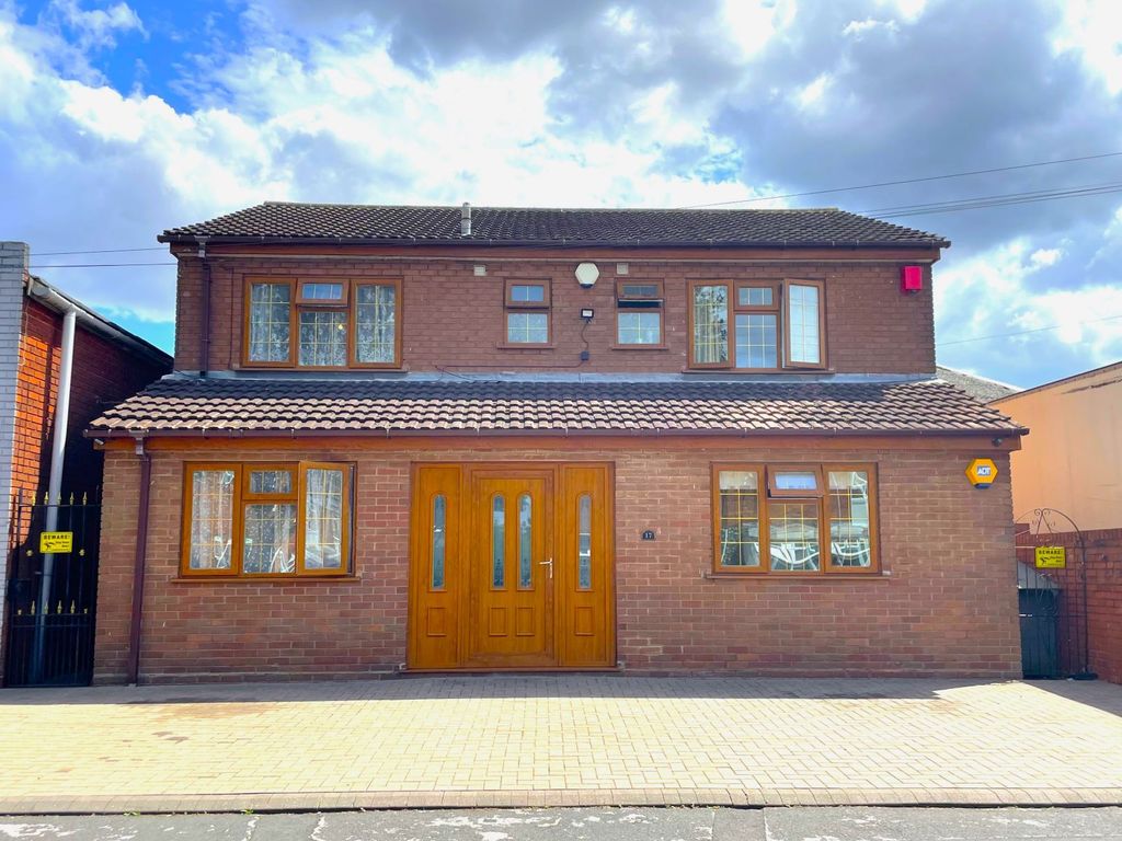 4 bed detached house for sale in Baker Street, West Bromwich B70, £