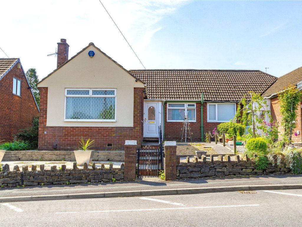 2 bed semidetached bungalow for sale in Greenacres Road, Greenacres