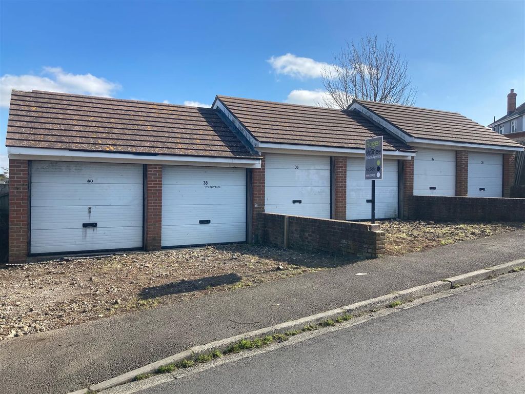 3 bed parking/garage for sale in Queensland Road, Weymouth DT4 Zoopla
