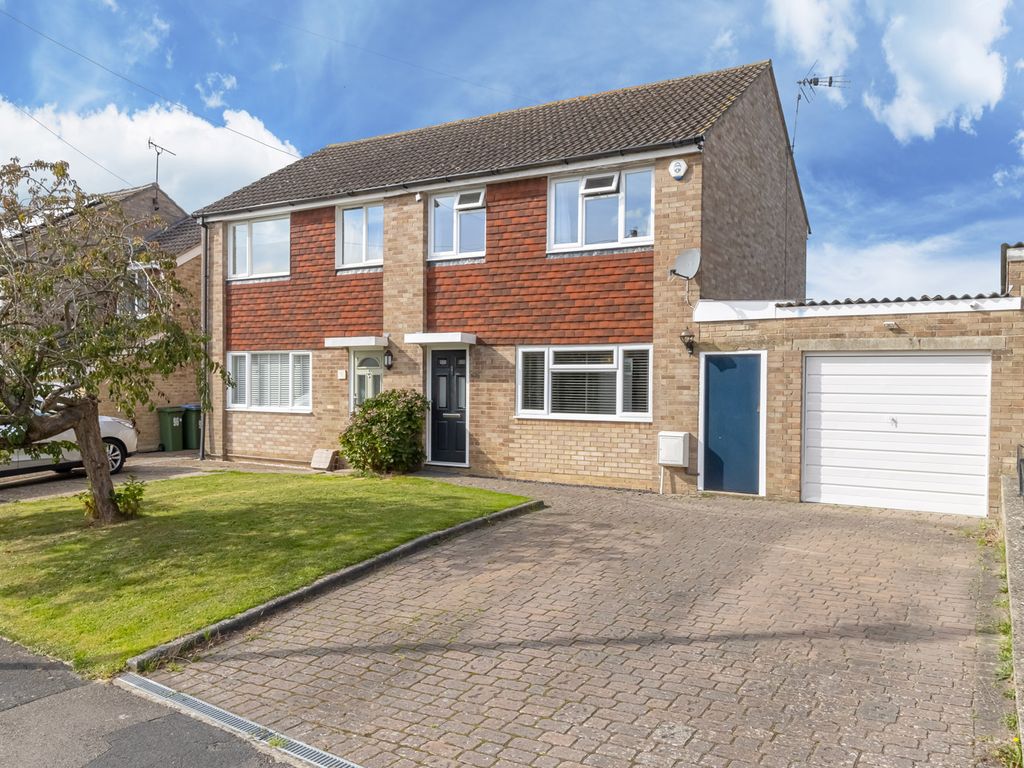 3 bed semidetached house for sale in Woodlands Way, Horsham RH13, £