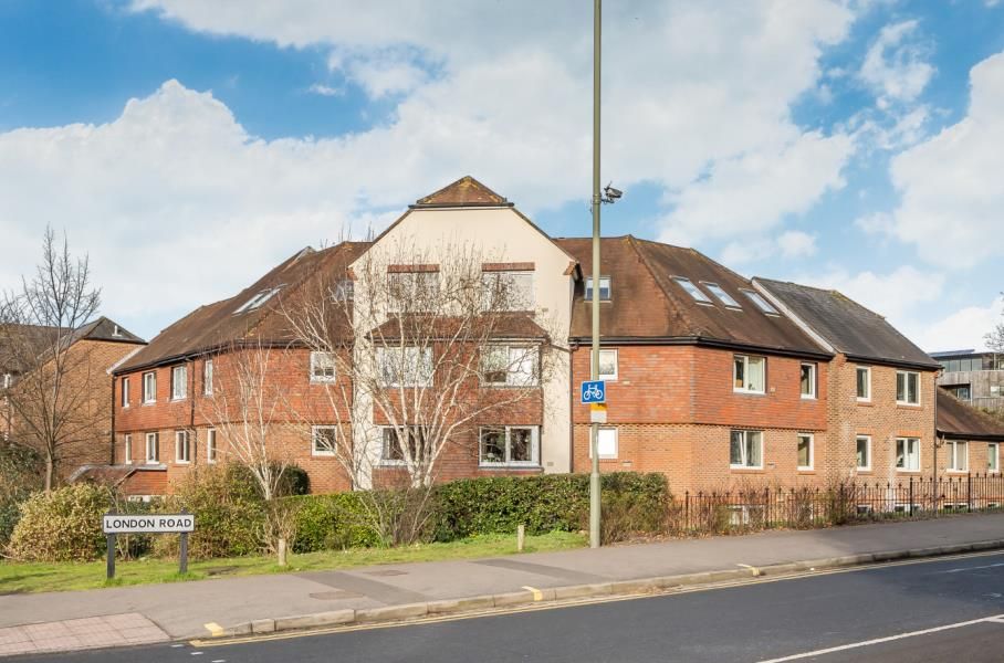 2 bed flat to rent in Denehyrst, York Road, Guildford GU1 Zoopla