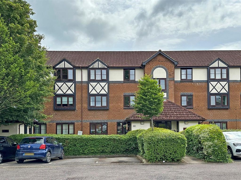 1 bed flat for sale in Wordsworth Mead, Redhill RH1, £229,500 Zoopla