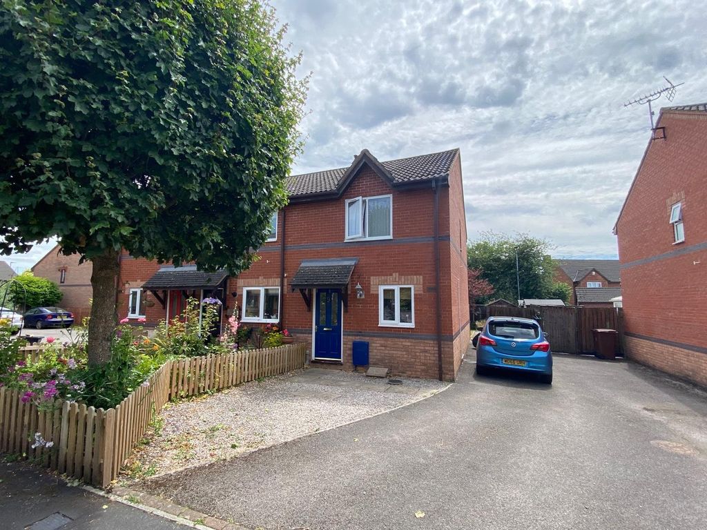 2 bed end terrace house for sale in Banksia Close, Tiverton, Devon EX16