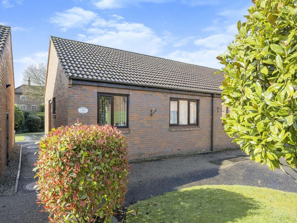 2 bed semidetached bungalow for sale in Peakes Croft, Bawtry