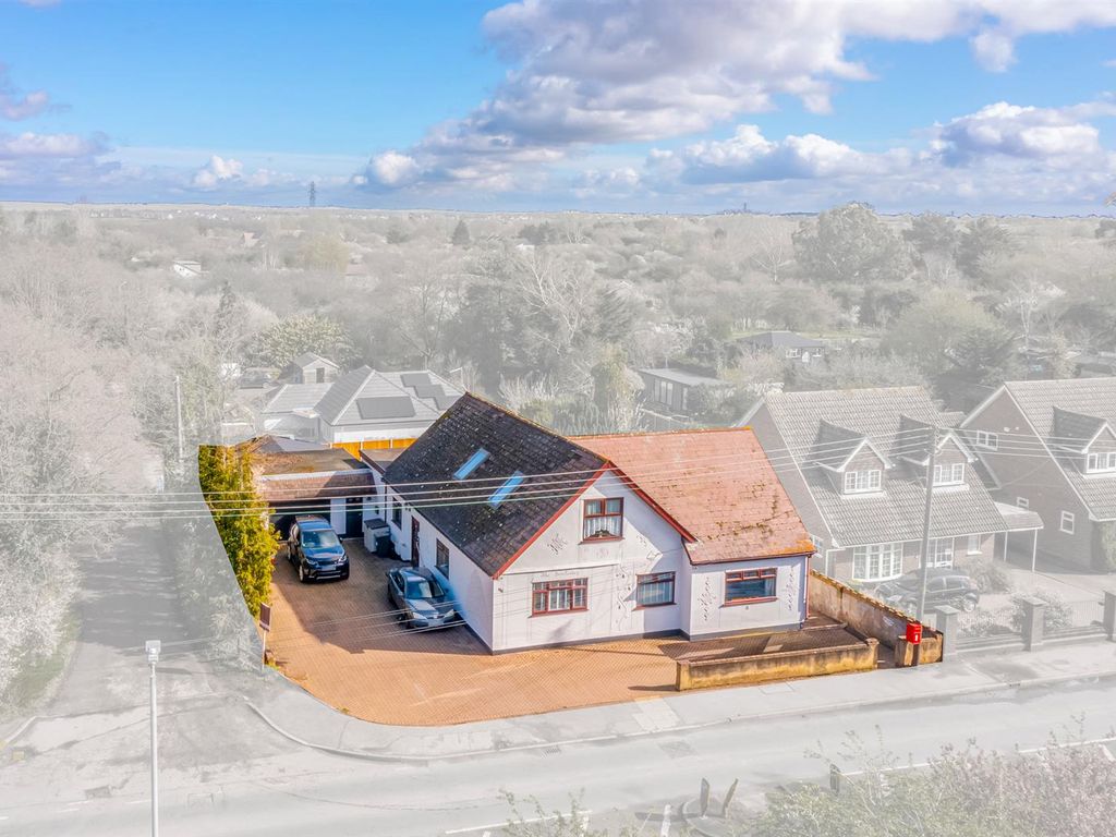 5 bed detached house for sale in Rawreth Lane, Rayleigh SS6, £750,000