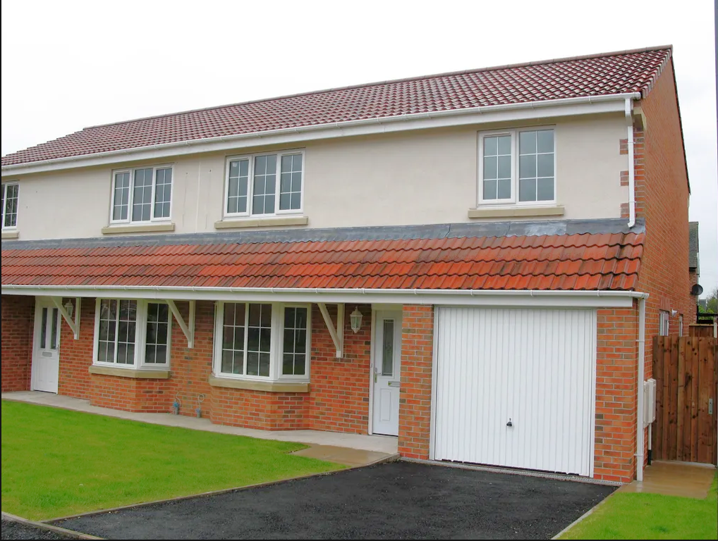 3 bed semidetached house for sale in Maypole Close, Carrington M31, £