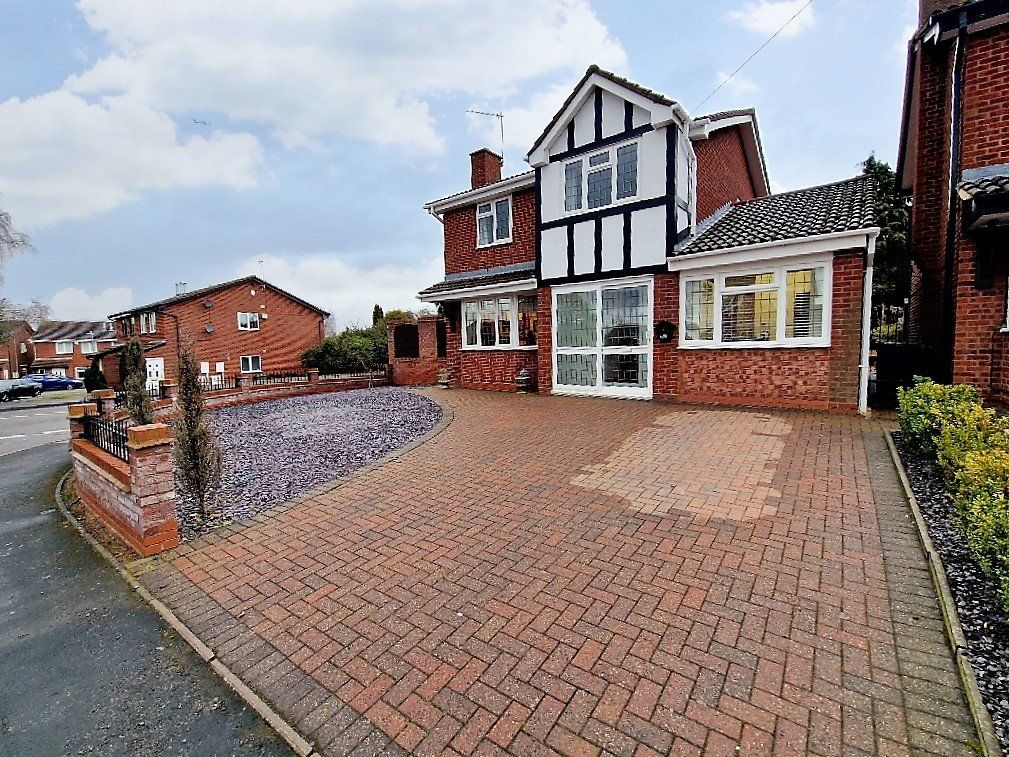 4 bed detached house for sale in Hilliard Close, Bedworth, Warwickshire