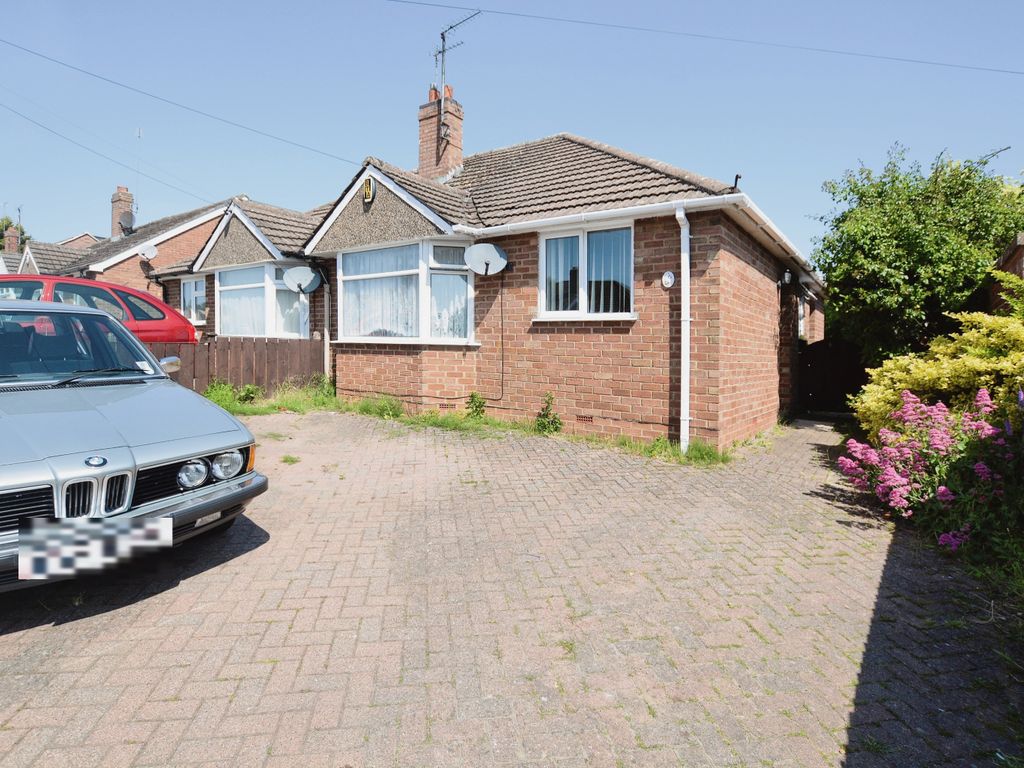 2 bed bungalow for sale in Fuller Road, Moulton, Northampton NN3, £