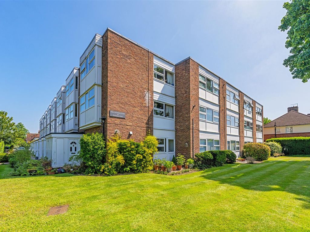 2 bed flat for sale in Wellington Road, Hampton Hill, Hampton TW12 Zoopla
