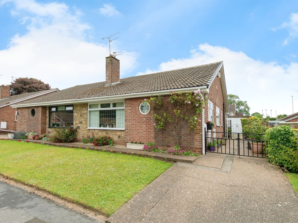 3 bed semidetached bungalow for sale in Middleton Way, Knottingley