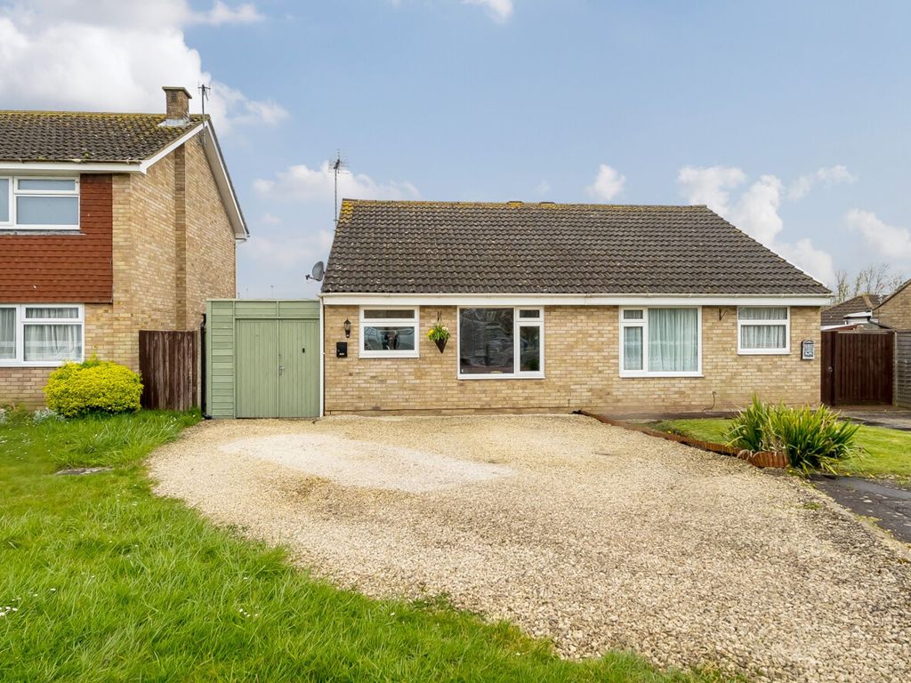 2 bed bungalow for sale in Wren Crescent, Bersted PO22, £300,000 Zoopla