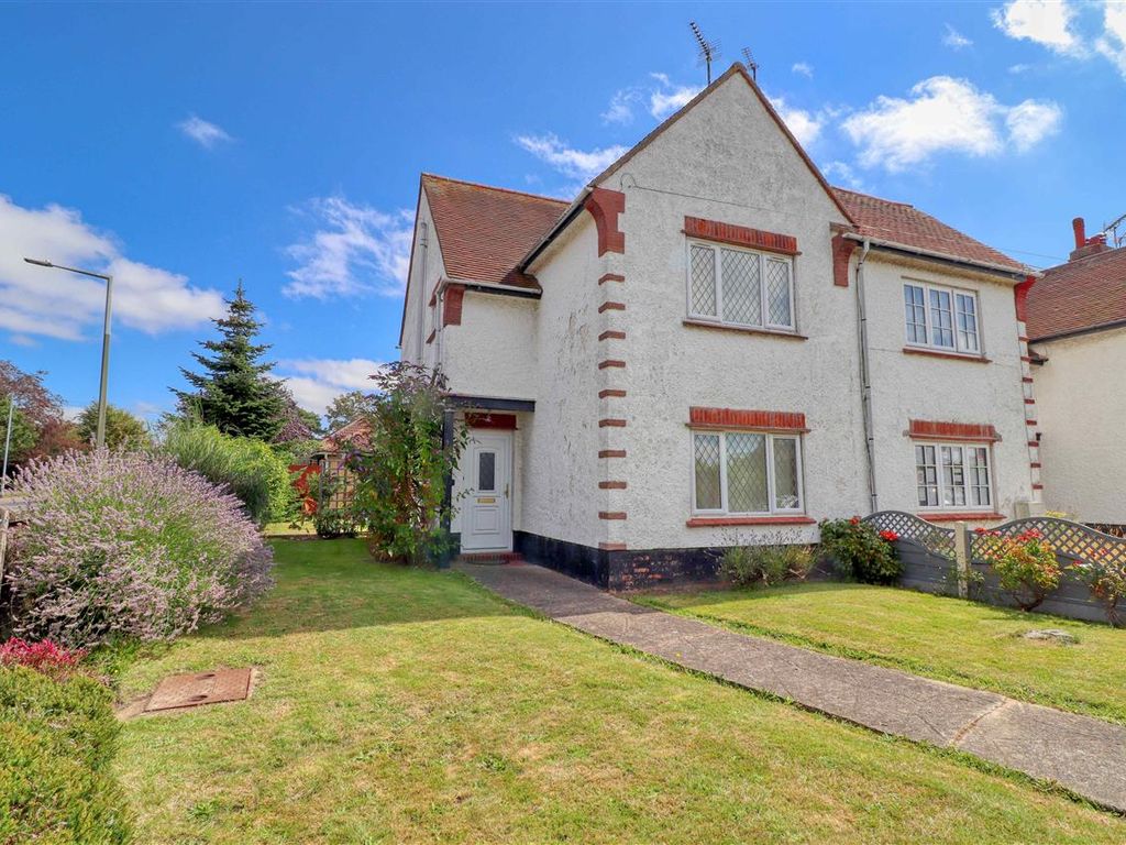 3 bed semidetached house for sale in Victoria Road, ClactonOnSea