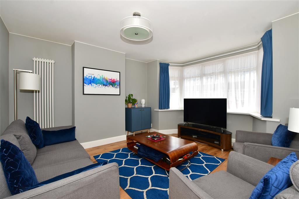 3 bed semidetached house for sale in Gomshall Avenue, Wallington