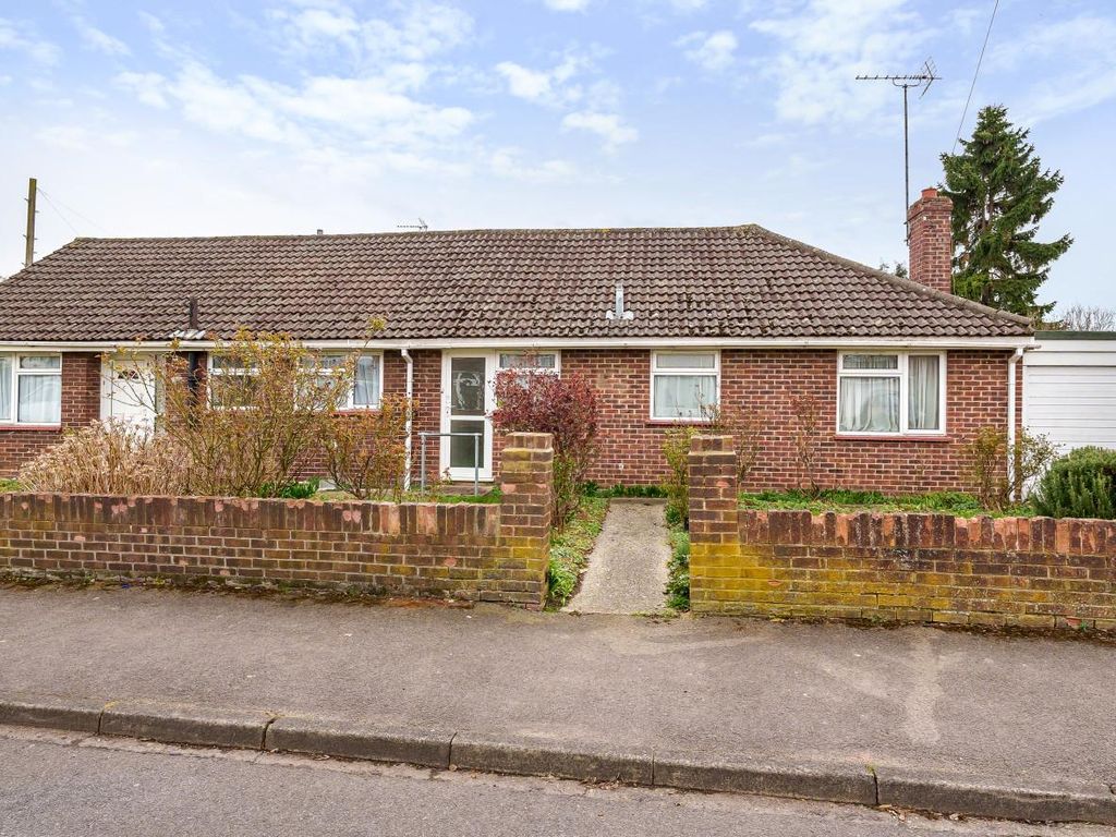 3 bed semidetached bungalow for sale in Aston Mead, Windsor SL4 Zoopla