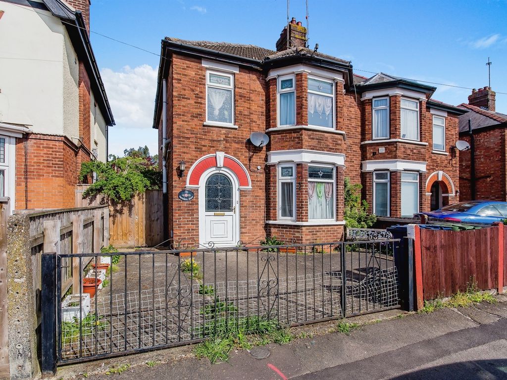 3 bed semidetached house for sale in Victoria Road, Wisbech PE13 Zoopla