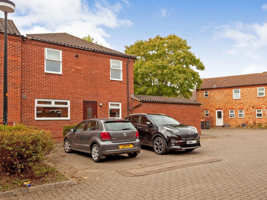 4 bed semidetached house for sale in Tribune Court, Cambridge CB4 Zoopla