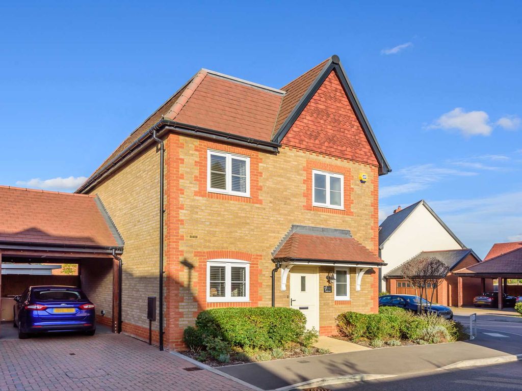 3 bed detached house for sale in Hazylwood, Wokingham RG40 Zoopla