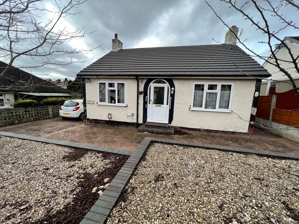 2 bed detached bungalow for sale in Huntington Terrace Road, Cannock