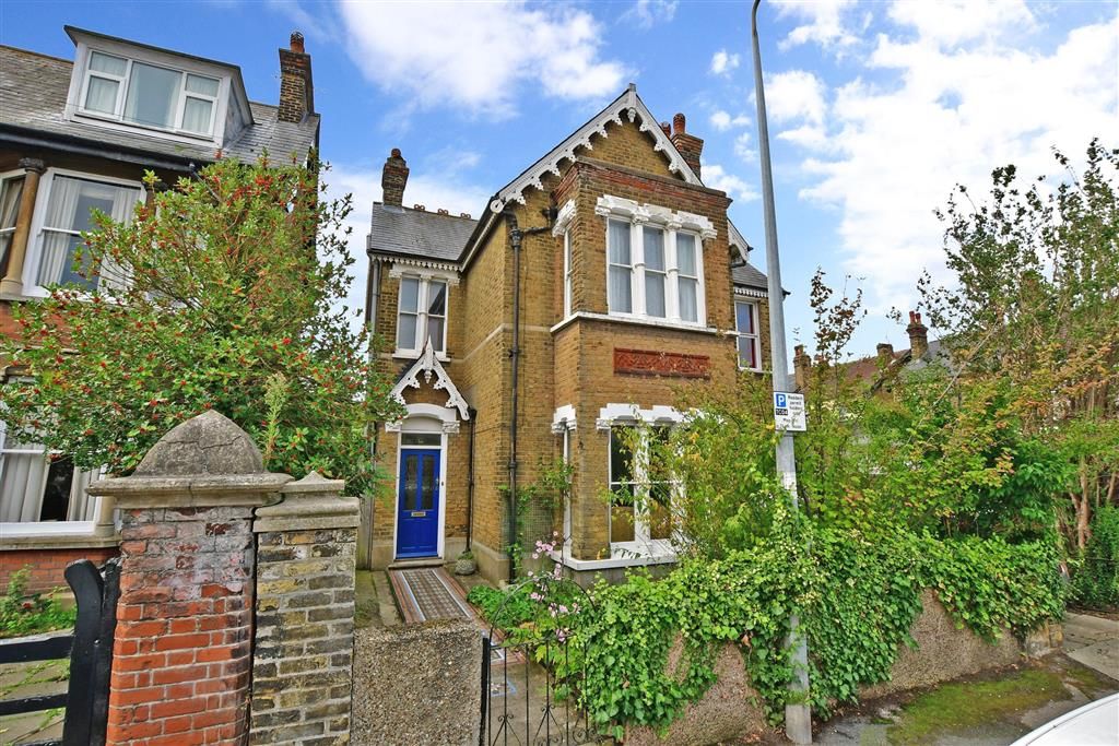 4 bed detached house for sale in Essex Road, Gravesend, Kent DA11 Zoopla