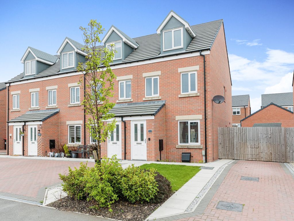 3 bed town house for sale in Moonstone Crescent, PoultonLeFylde