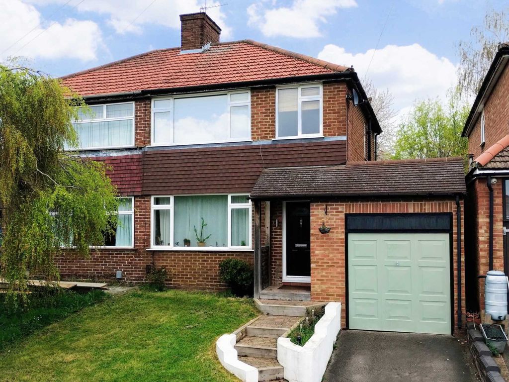 3 bed semidetached house for sale in Fairway, Nash Mills HP3 Zoopla