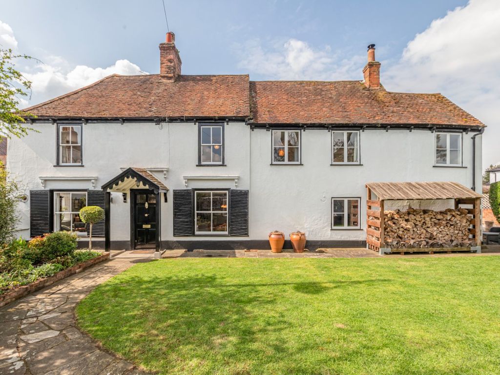 5 bed end terrace house for sale in Bridge Road, Chertsey, Surrey KT16