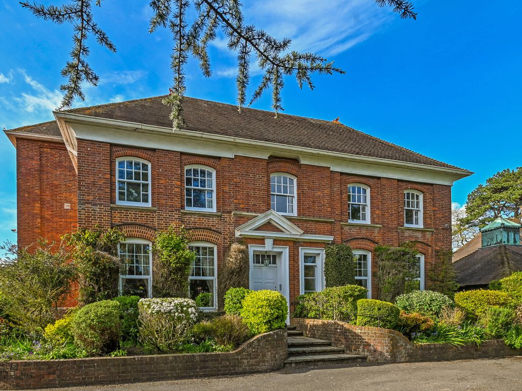 2 bed flat for sale in Westgate, Chichester PO19, £475,000 Zoopla