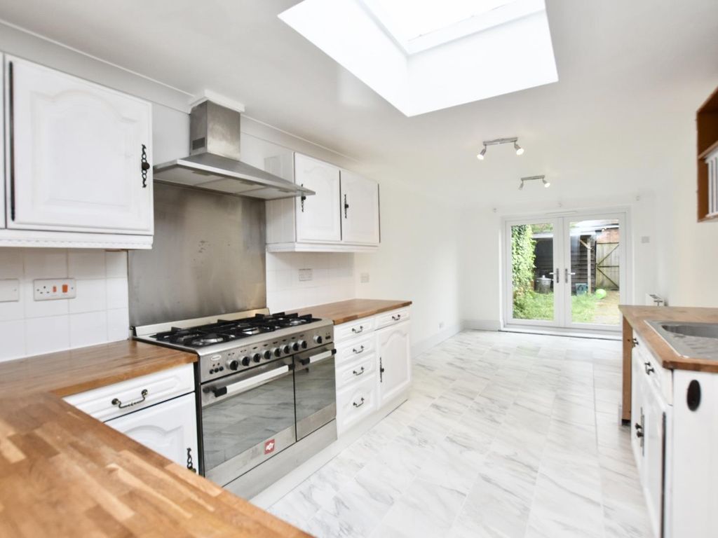 3 bed property for sale in Boundary Road, Newbury RG14, £295,000 Zoopla