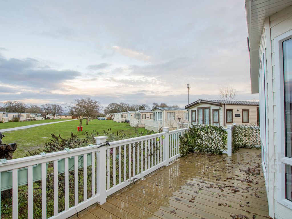 2 bed mobile/park home for sale in Grange Country Park, East Bergholt