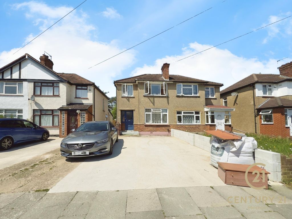 3 bed semidetached house for sale in Leven Way, Hayes UB3, £600,000