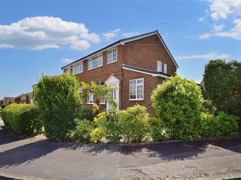 4 bed semidetached house for sale in Grey Street, Wakefield, West