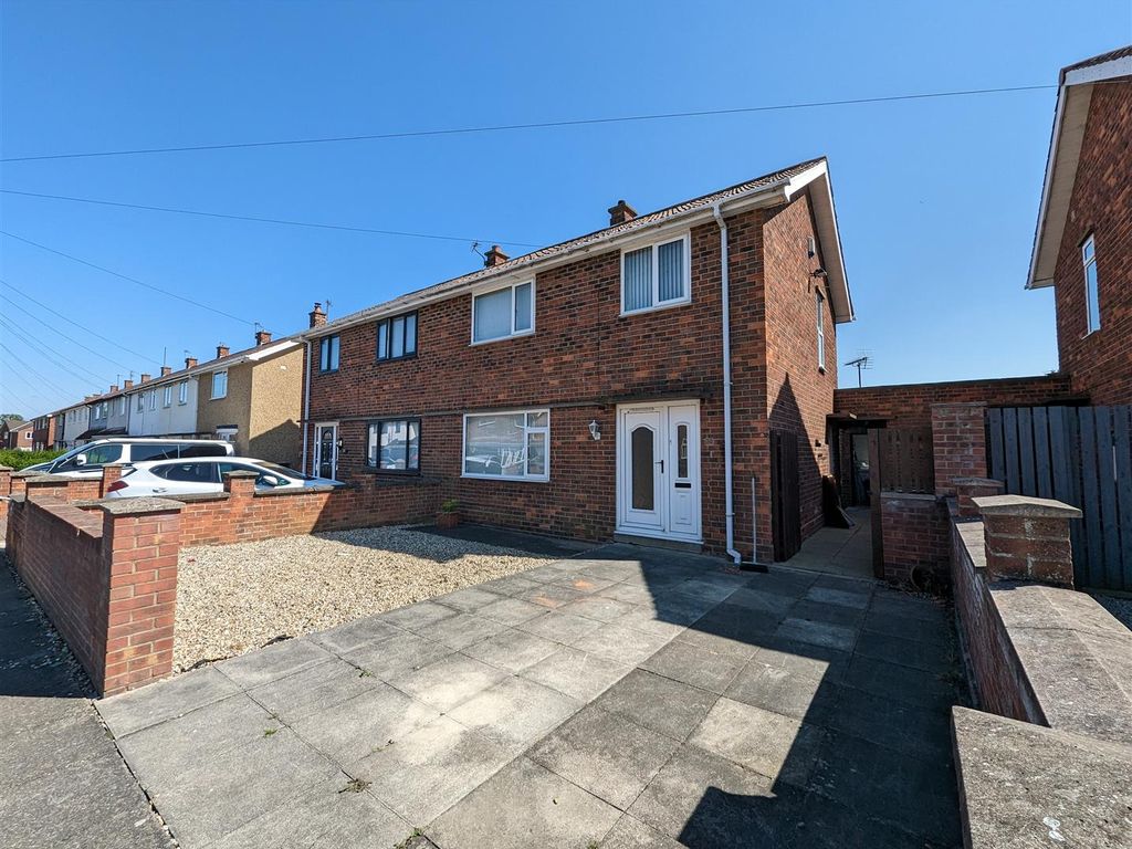 3 bed semidetached house for sale in Crescent, Darlington