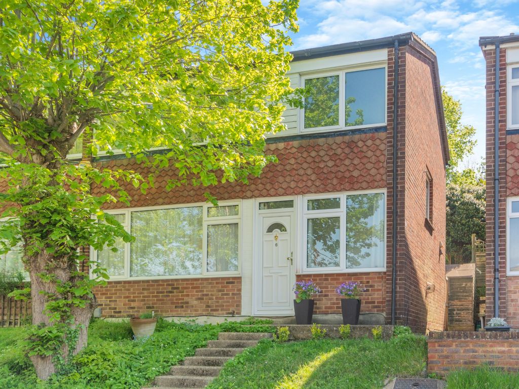 3 bed semidetached house for sale in Barnes Avenue, Chesham HP5, £