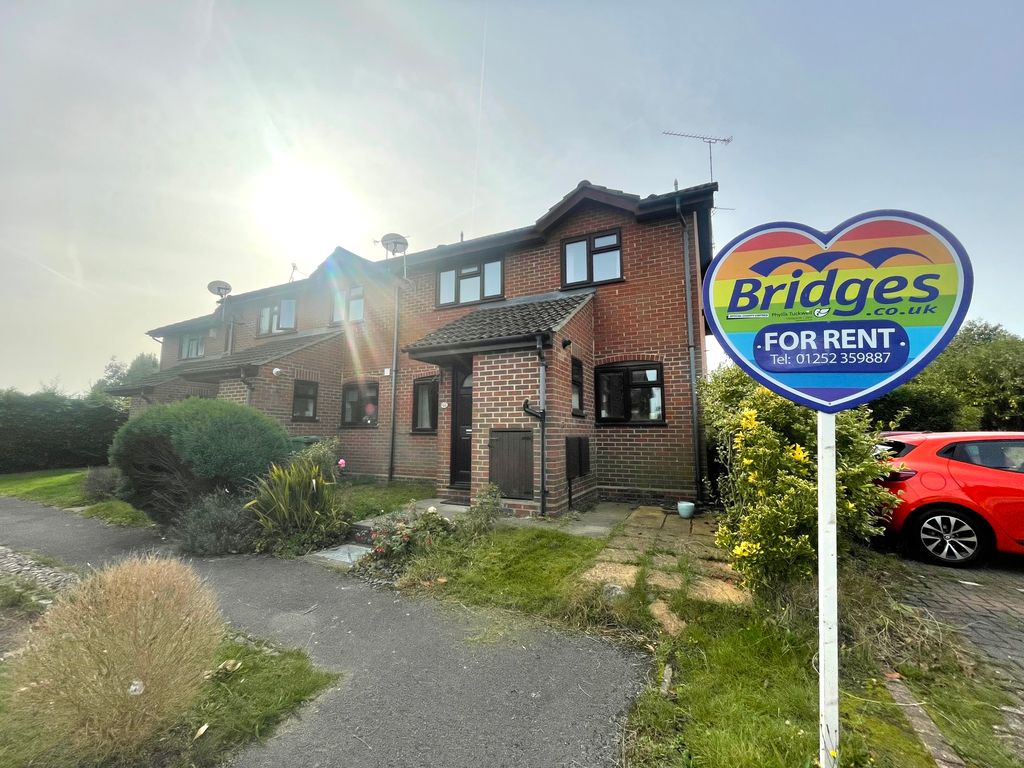 2 bed property to rent in Kingfisher Walk, Ash, Aldershot GU12, £1,250 pcm Zoopla