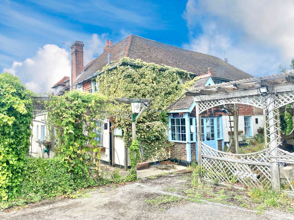 4 bed detached house for sale in Chapter Arms, New Town Street