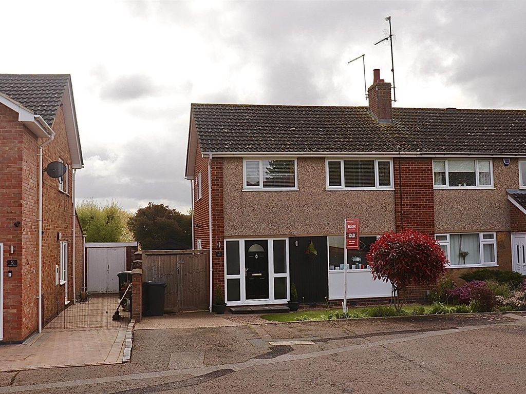 3 bed semidetached house for sale in Kelsall Close, Duston