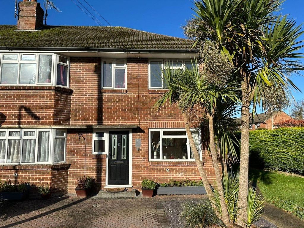 2 bed for sale in Chawton Park Road, Alton, Hampshire GU34, £264,950 Zoopla