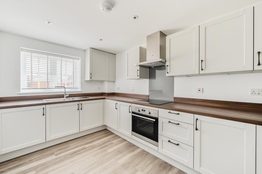 2 bed flat to rent in Didcot, Oxfordshire OX11, £1,400 pcm Zoopla