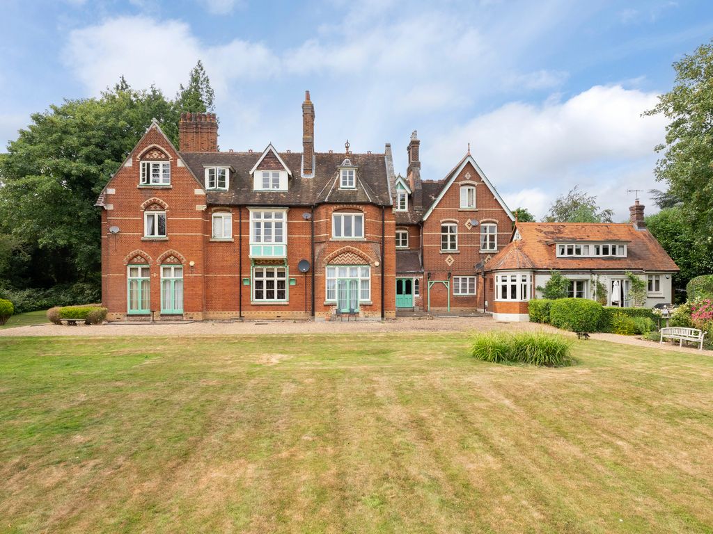 2 bed flat for sale in Old Reigate Road, Betchworth RH3 Zoopla