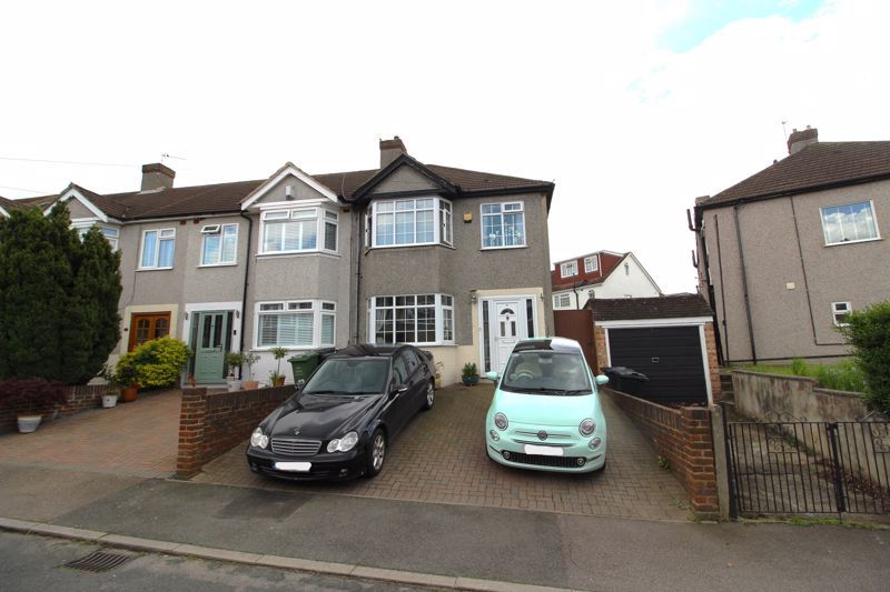 3 bed terraced house for sale in Dorchester Close, Dartford DA1, £