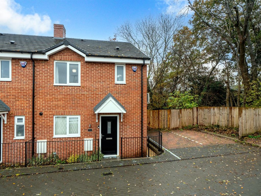 3 bed end terrace house for sale in Juno Road, Hemel Hempstead