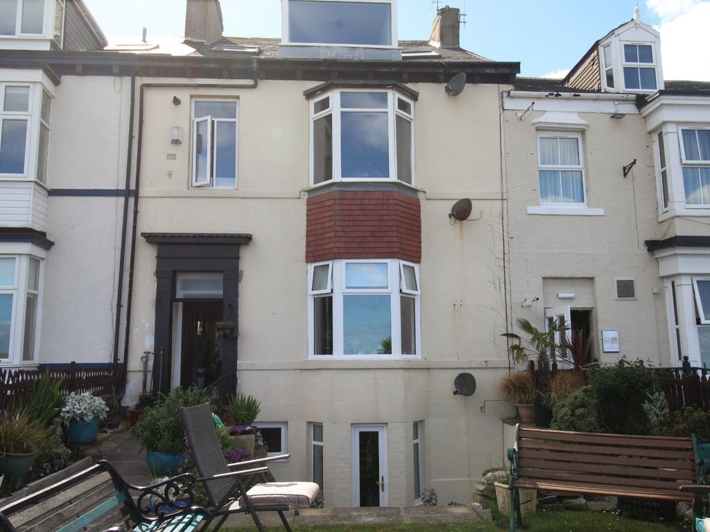 2 bed flat to rent in Roker Terrace, Sunderland, Tyne And Wear SR6, £