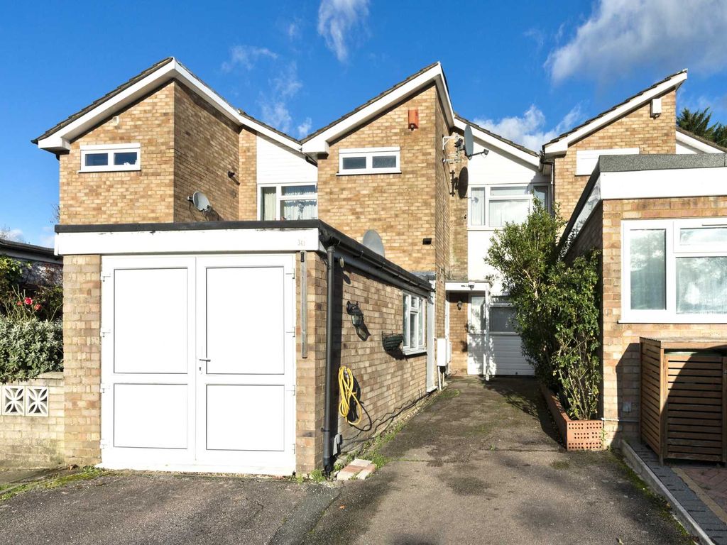 4 bed property for sale in Chiltern Avenue, Bushey WD23 Zoopla