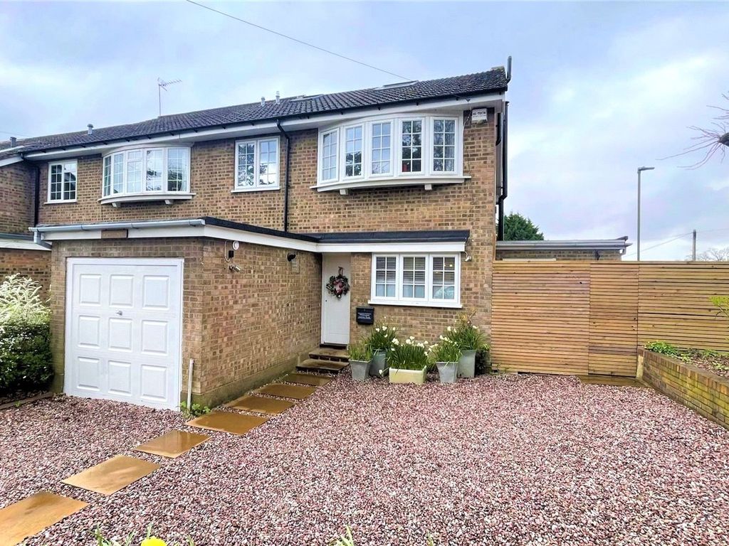 5 bed detached house for sale in Latimer Road, EN5 Zoopla