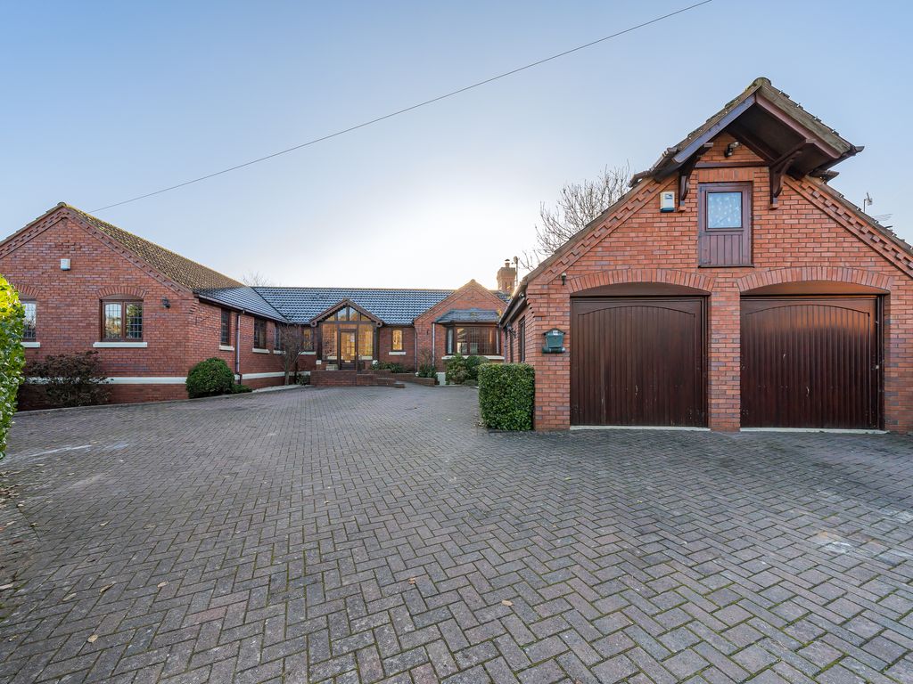 4 bed detached bungalow for sale in Stourport Road, Great Witley, Worcester WR6 Zoopla