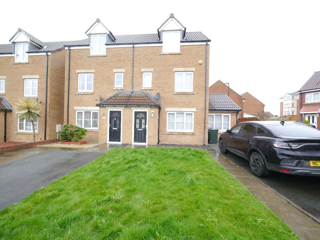 3 bed end terrace house to rent in Walton Gardens, Wallsend NE28, £995 pcm Zoopla