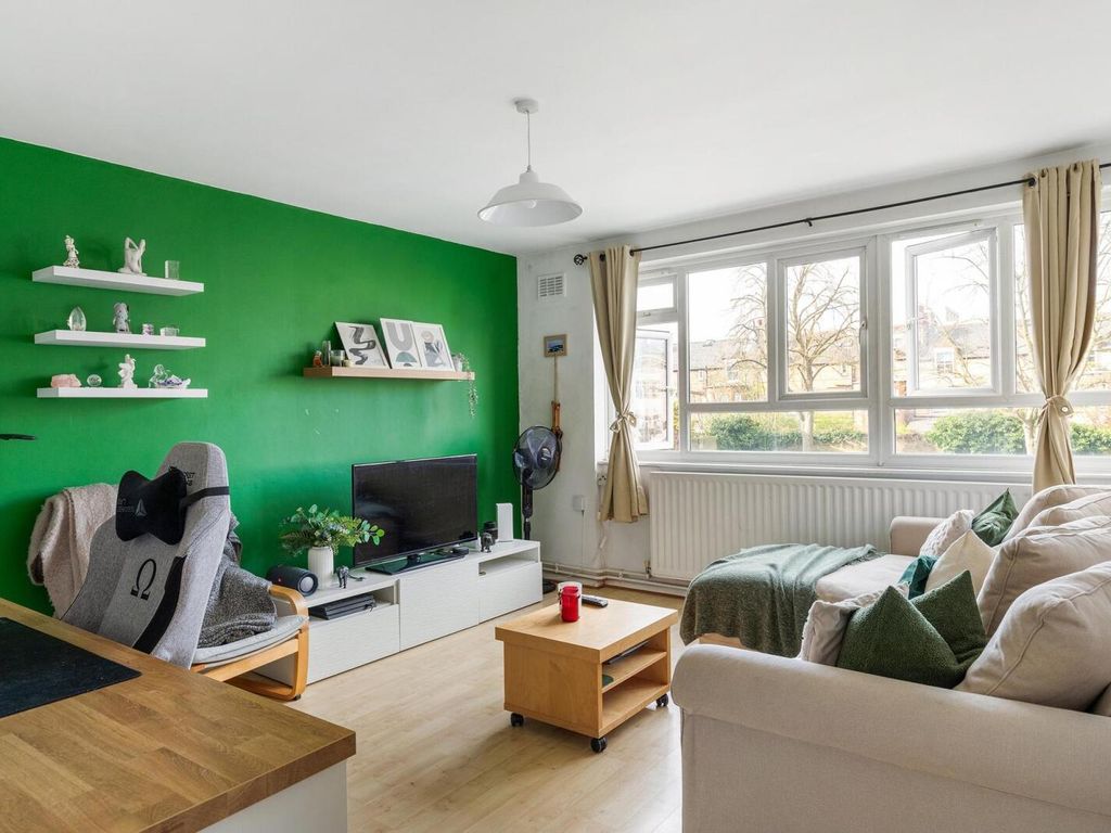 1 bed flat to rent in Elspeth Road, Clapham Junction SW11, £1,800 pcm