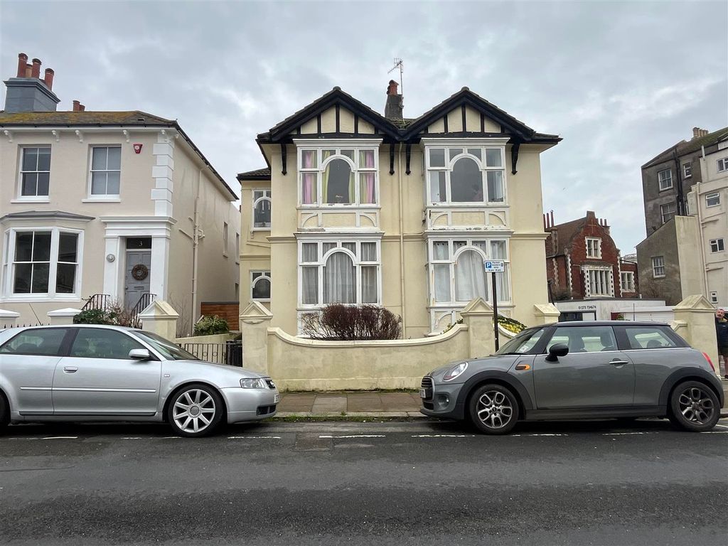 Studio to rent in Osborne Villas, Hove BN3, £800 pcm Zoopla