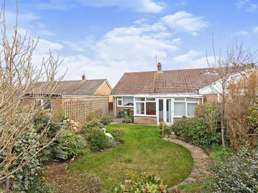 2 bed semidetached bungalow for sale in Staden Park, Trimingham