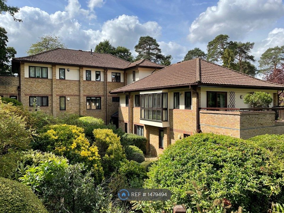 3 bed flat to rent in Clarendon Park, Oxshott KT22 Zoopla